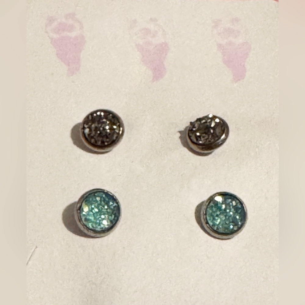 NWT  GETTING DRUZY Chic Silver Dark and Green Stud Earrings Set